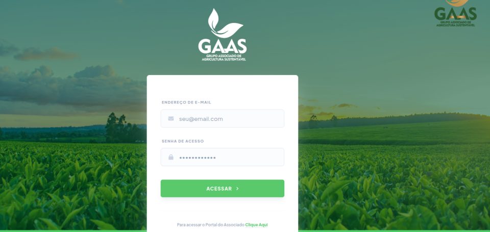 Tela de acesso do portal do associado GAAS Brasil, com campos de e-mail e senha sobre uma lavoura.